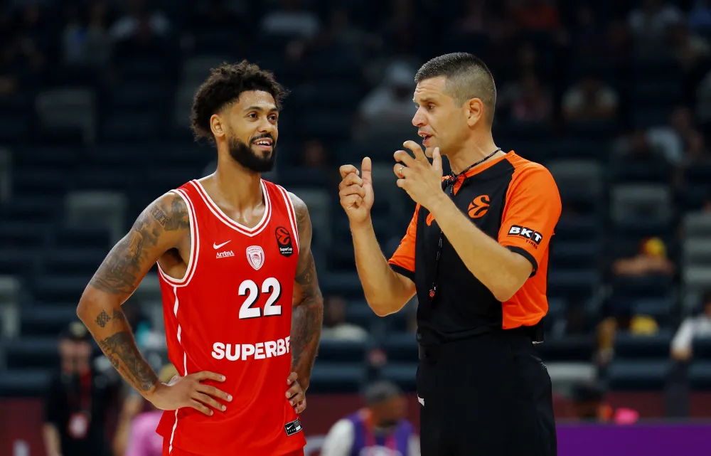 “Olimpiakos”un basketbolçusu qalmaqallı paylaşımına görə komandadan kənarlaşdırıldı